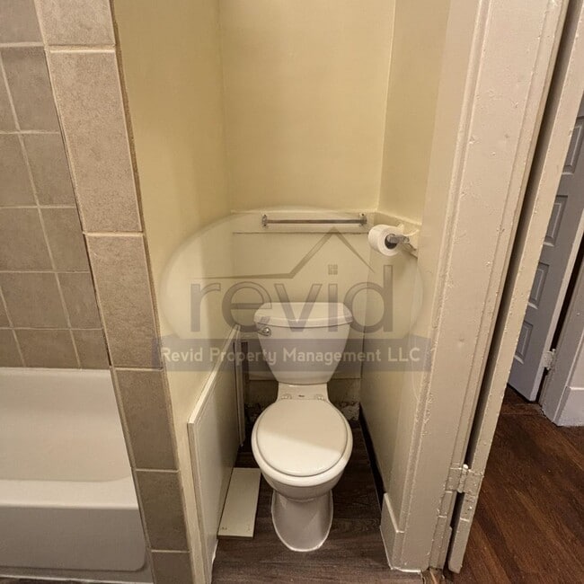 Building Photo - RUNDLETT 25