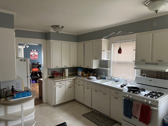 Kitchen - 168 Berkeley St