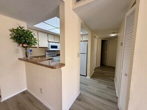 Building Photo - 1520 SE Royal Green Cir