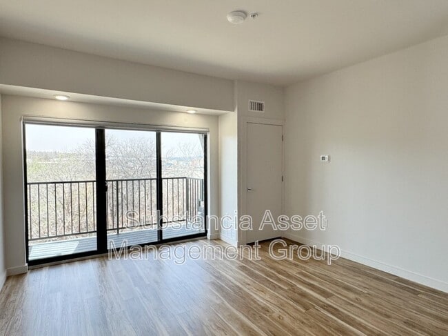 Building Photo - 1653 Midtown Pl