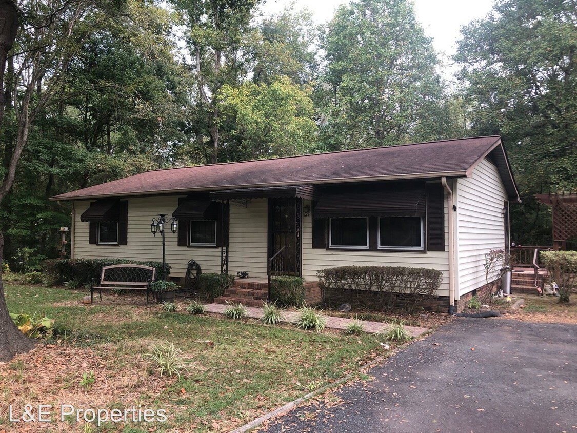Primary Photo - 3 br, 2 bath House - 724 Woodlawn Avenue