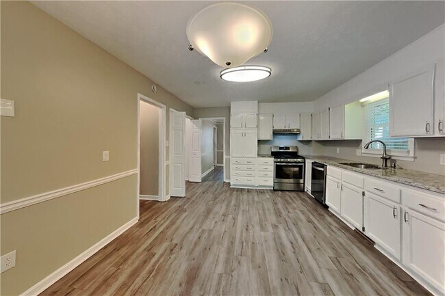 Foto del edificio - 2111 Dawn Ct