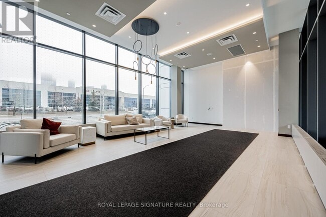 Building Photo - 10 Honeycrisp Cres