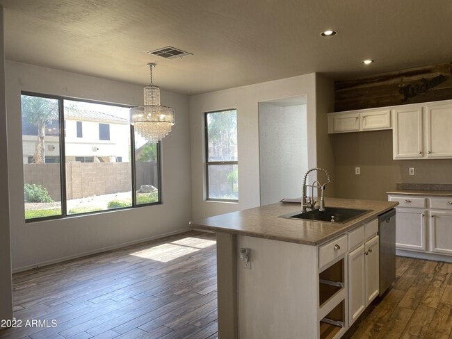 Foto del edificio - 5171 W Karen Dr