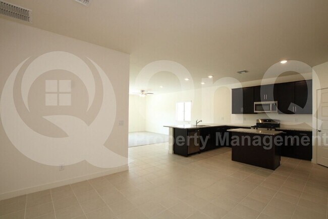 Building Photo - 2547 N Abbey Rd