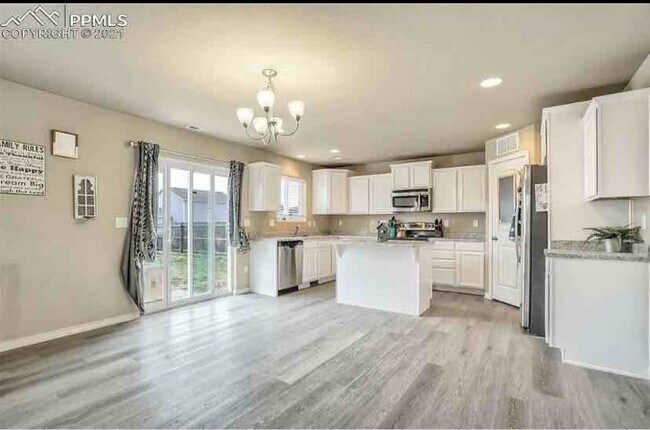 Building Photo - 3654 Saguaro Cir