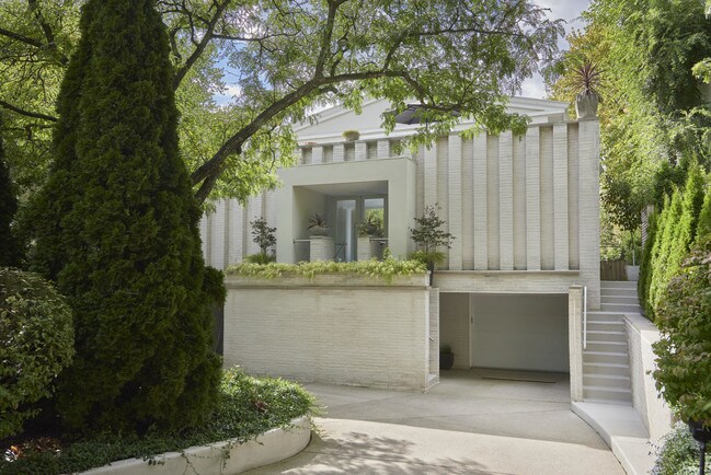 Foto del edificio - 718 Sheridan Rd