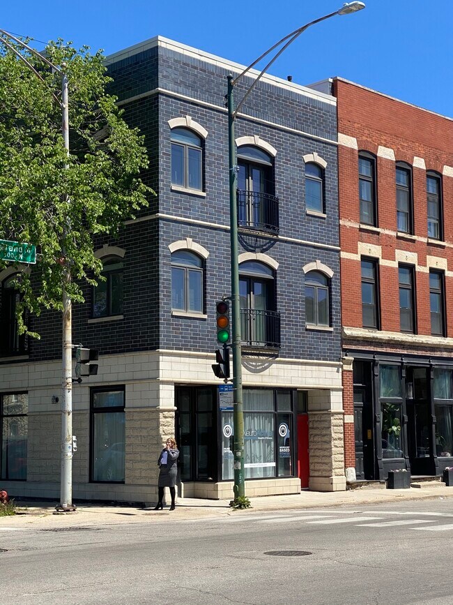 Corner of Oakley and Grand - 507 N Oakley Blvd