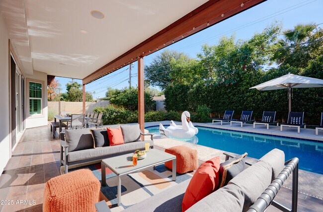 Foto del edificio - 3229 E Campbell Ave