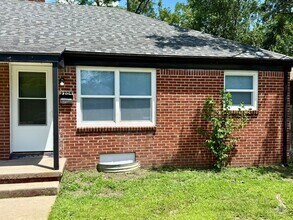 Building Photo - 2204 S Hydraulic Ave