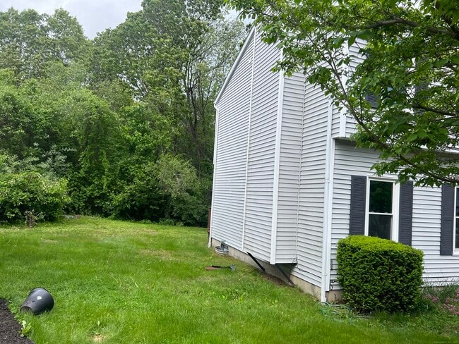 Building Photo - 245 Colonial Ave