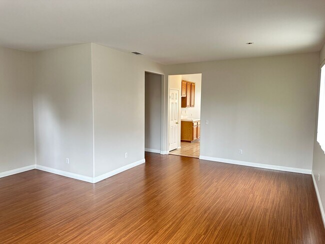 Foto del edificio - Refreshed Single Family Home in Garden Grove