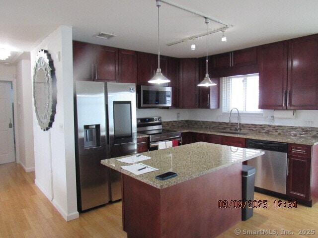Foto del edificio - 121 High Ridge Rd