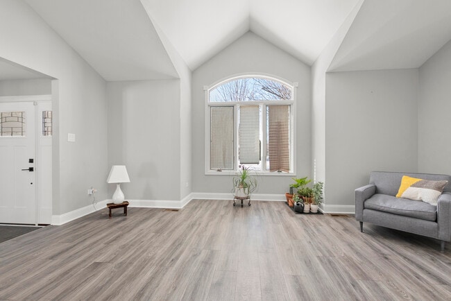 Building Photo - 790 Eastwind Dr