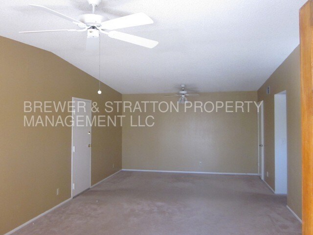 Foto del edificio - 2929 E Broadway