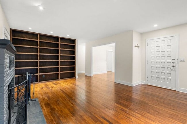 Building Photo - 9702 SW Brookside Dr