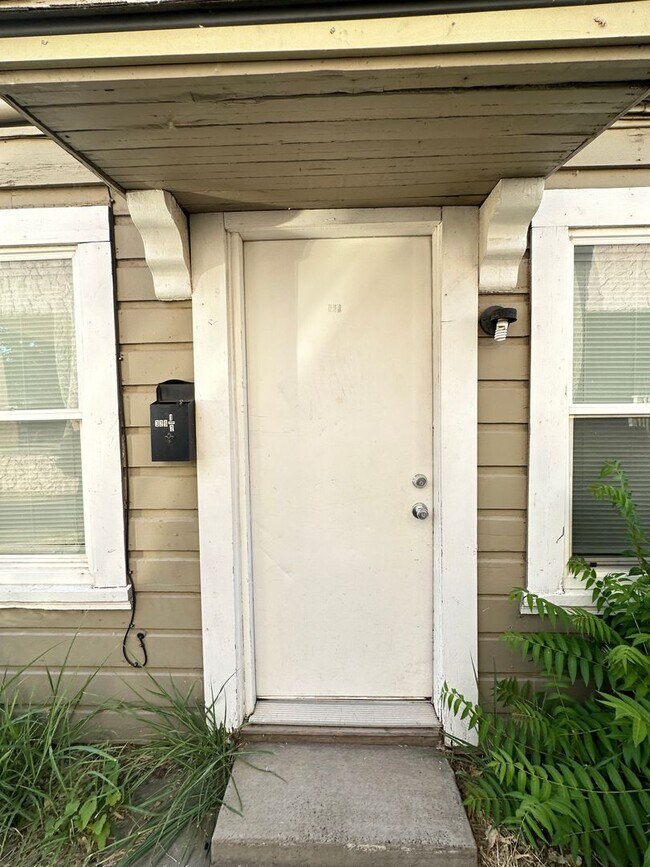 Building Photo - 329 B St