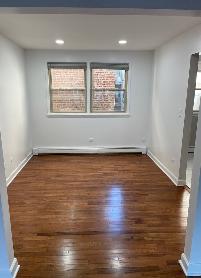 Building Photo - 1534 W Farwell Ave