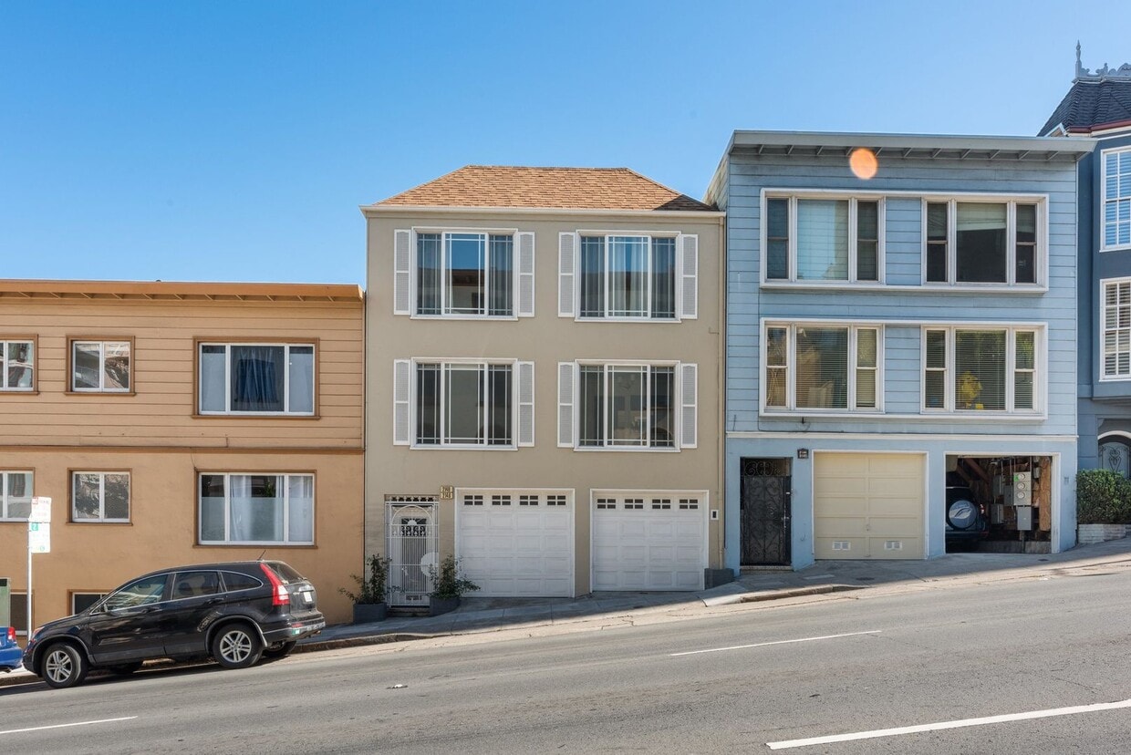 Primary Photo - 2146-2148-2148 Franklin St