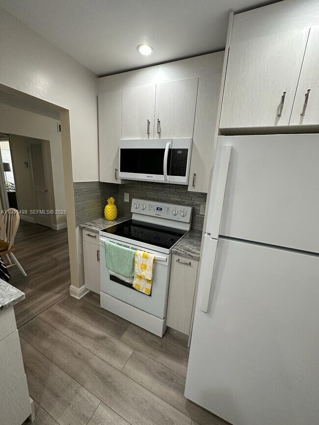 Foto del edificio - 6600 NE 22nd Way