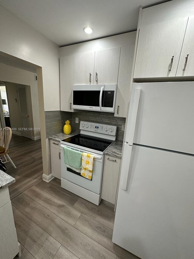 Building Photo - 6600 NE 22nd Way