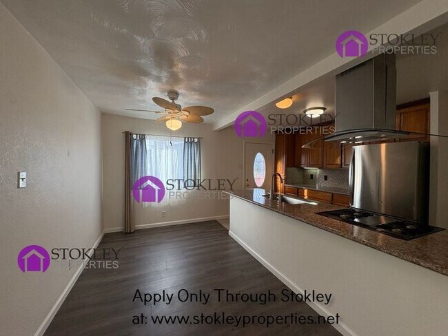 Building Photo - 540 Palms Dr