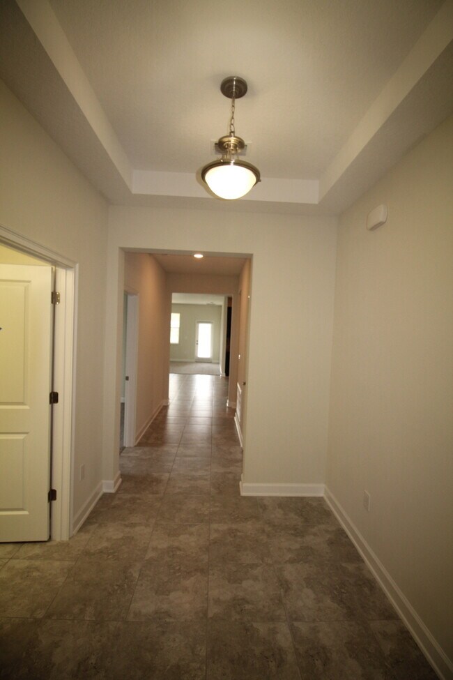 Building Photo - Newer 4/3 Home at The Oaks in Moss Park wi...