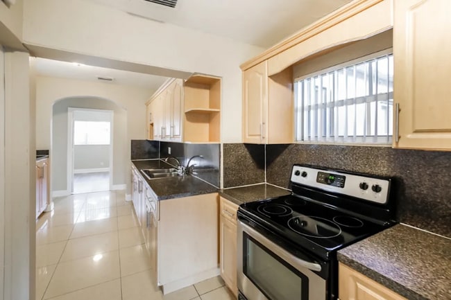 Building Photo - 8084 SW 33rd Terrace