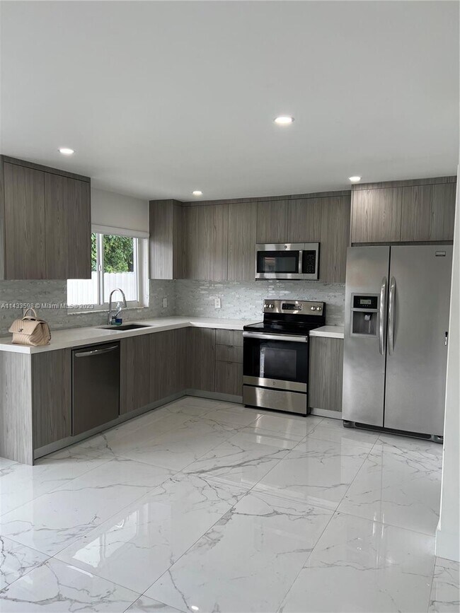 Foto del edificio - 3531 SW 23rd Terrace