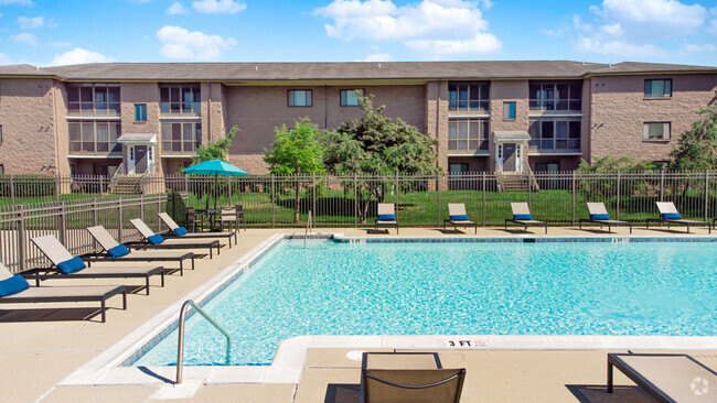 Building Photo - Castlebrook Apartments