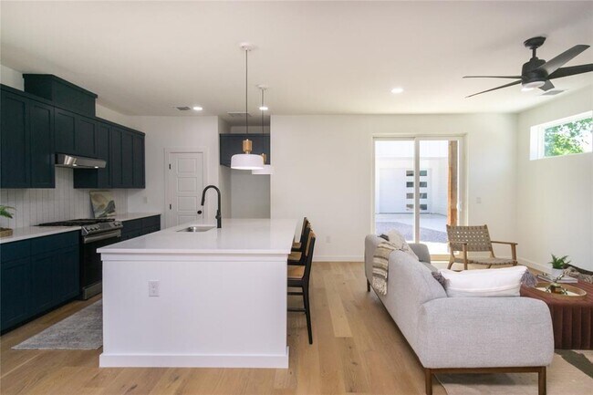 Foto del edificio - 6203 Langham St