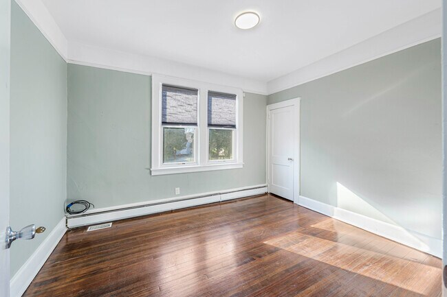 Building Photo - 400 W Elm St