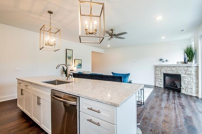 Photo - 385 Manhattan Boulevard Apartment