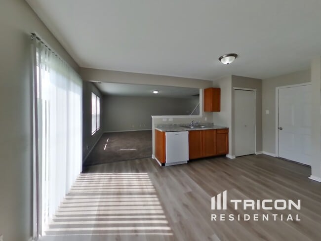 Building Photo - 6245 Monteo Dr