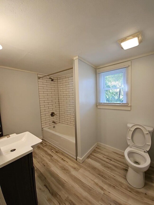 Foto del edificio - Newly Renovated 3 Bedroom 2 Bath House in ...