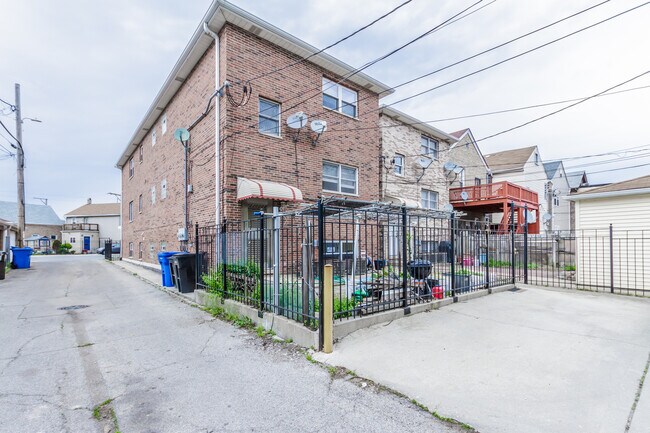 Foto del edificio - 1343 W 31st St