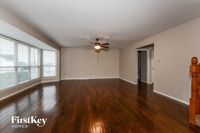 Building Photo - 805 Arlington Glen Dr