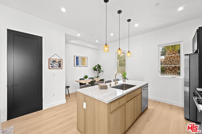 Foto del edificio - 2324 S Dunsmuir Ave