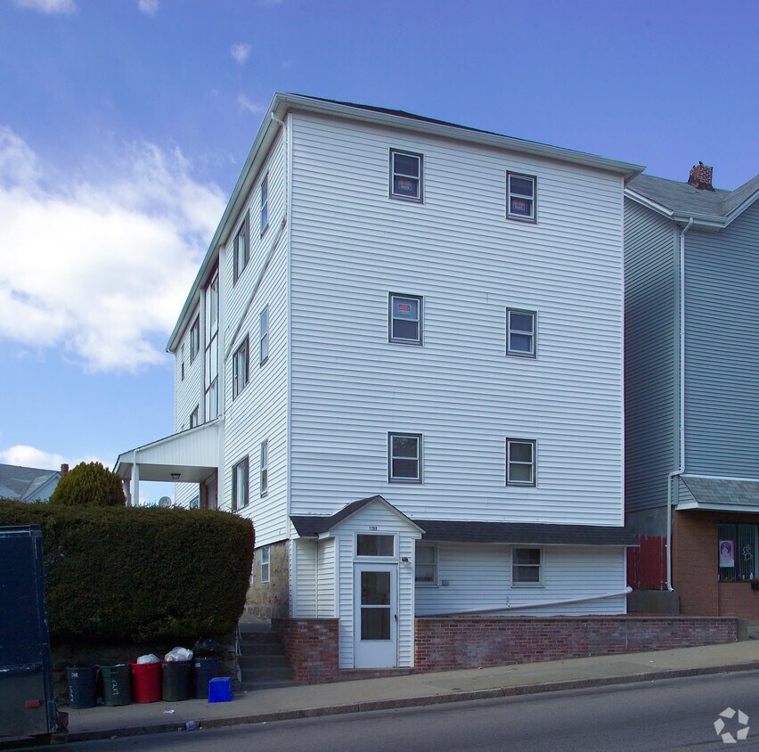 Foto del edificio - 1289 S Main St