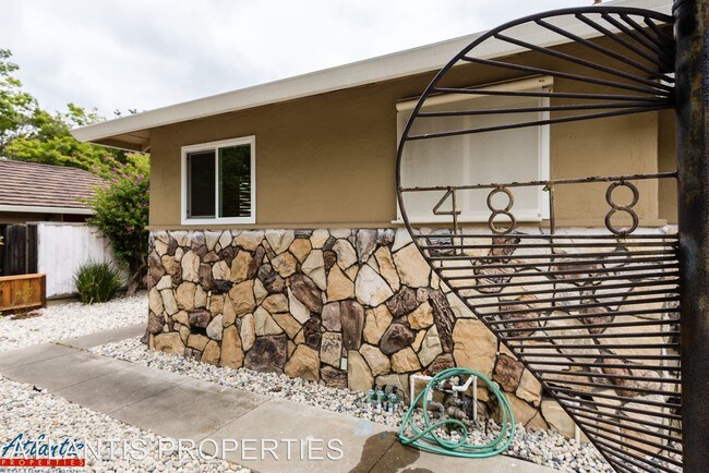 Building Photo - 4818 Kingdale Dr