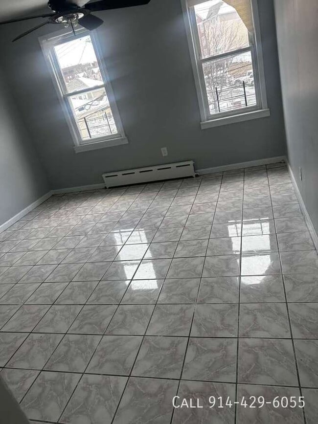 Building Photo - 44 Vineyard Ave