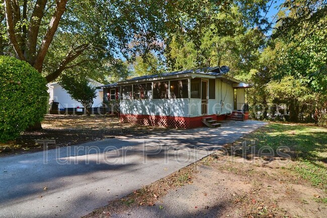 Building Photo - 113 Aster Dr