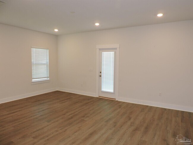 Foto del edificio - 9635 Nature Creek Blvd