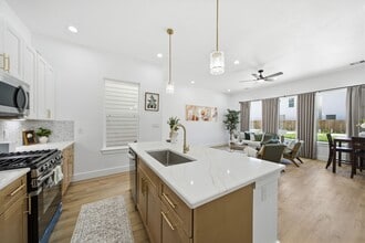 Building Photo - 8910 Knoll Leaf Dr