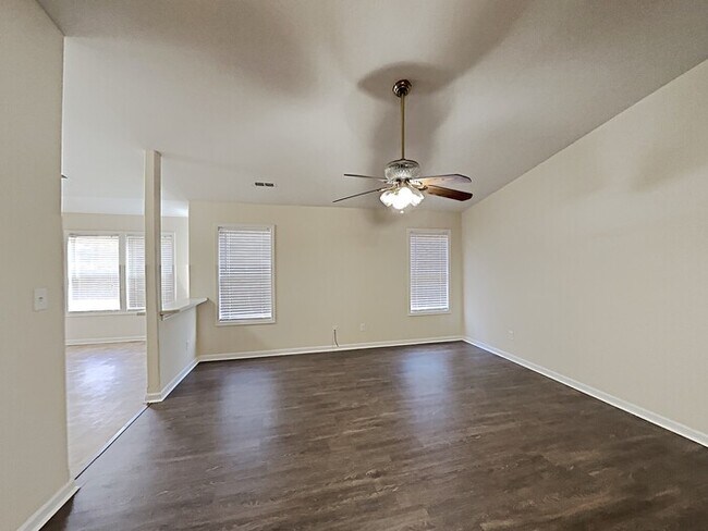 Foto del edificio - 6532 Wandering Creek Dr