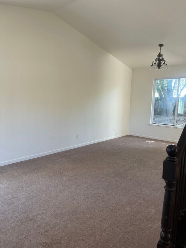 Foto del edificio - Beautiful 3-Bedroom Family Home in Desirable Northeast Stockton