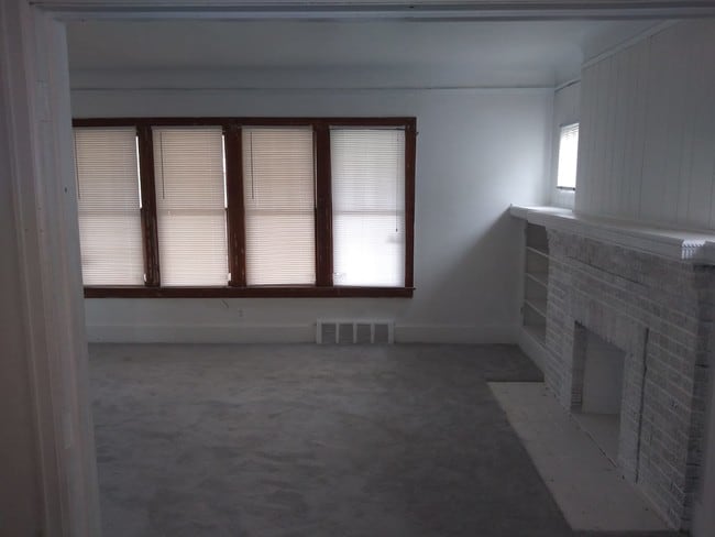 Building Photo - 12092 Promenade Ave