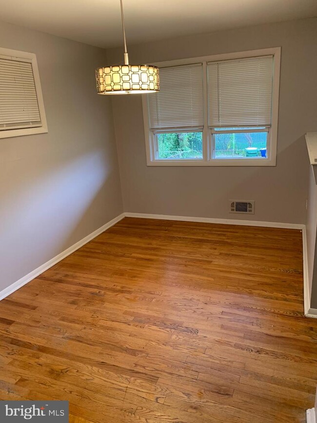 Foto del edificio - 4255 Labyrinth Rd