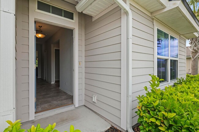 Foto del edificio - Stylish 4-Bedroom Home with New LVP Floori...
