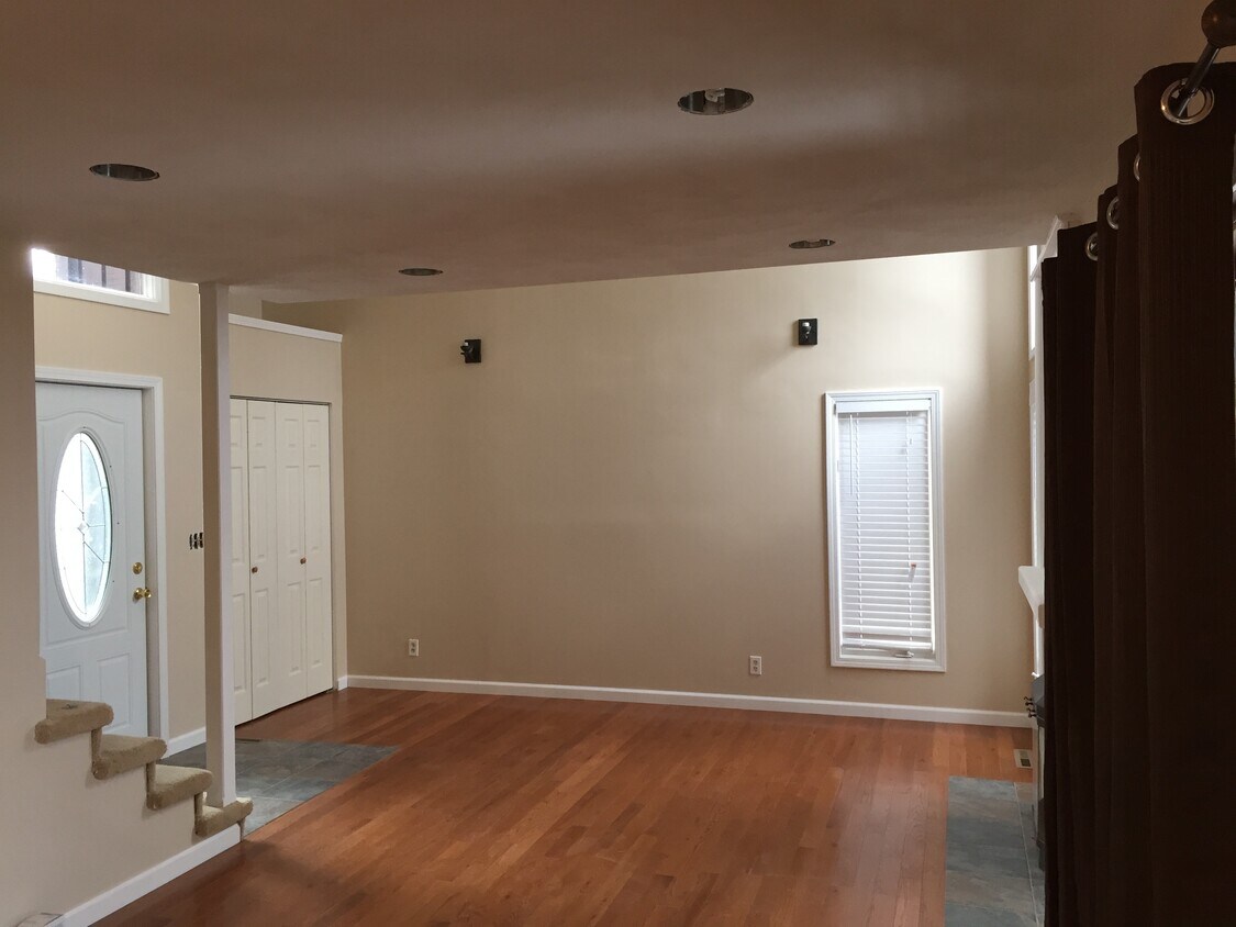 Building Photo - 8616 Salt Springs